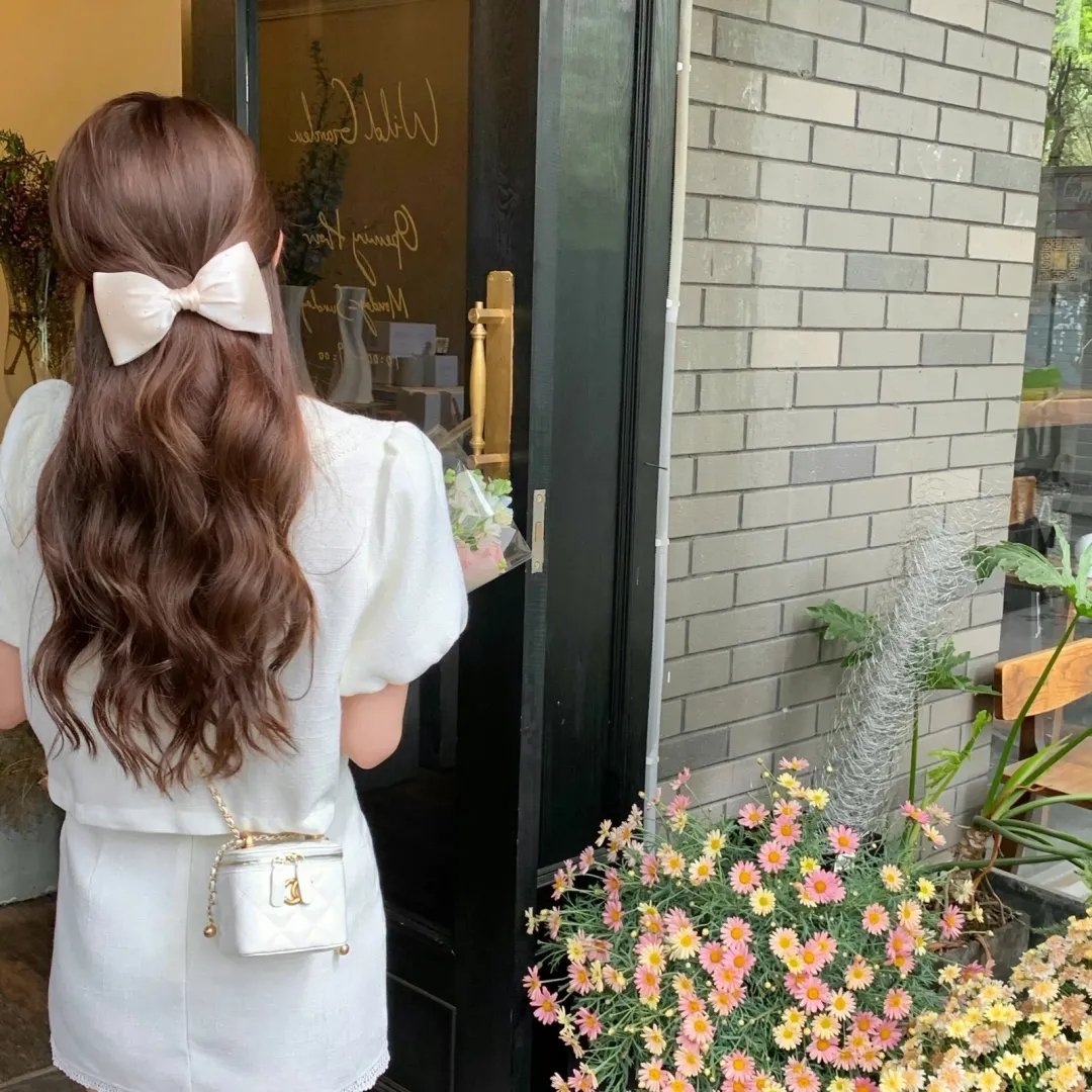 红衣小女孩